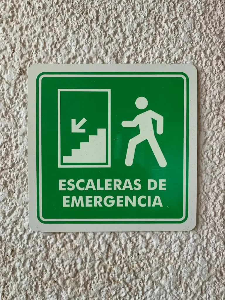 Señal de Escalera de Emergencia de 20 x 20